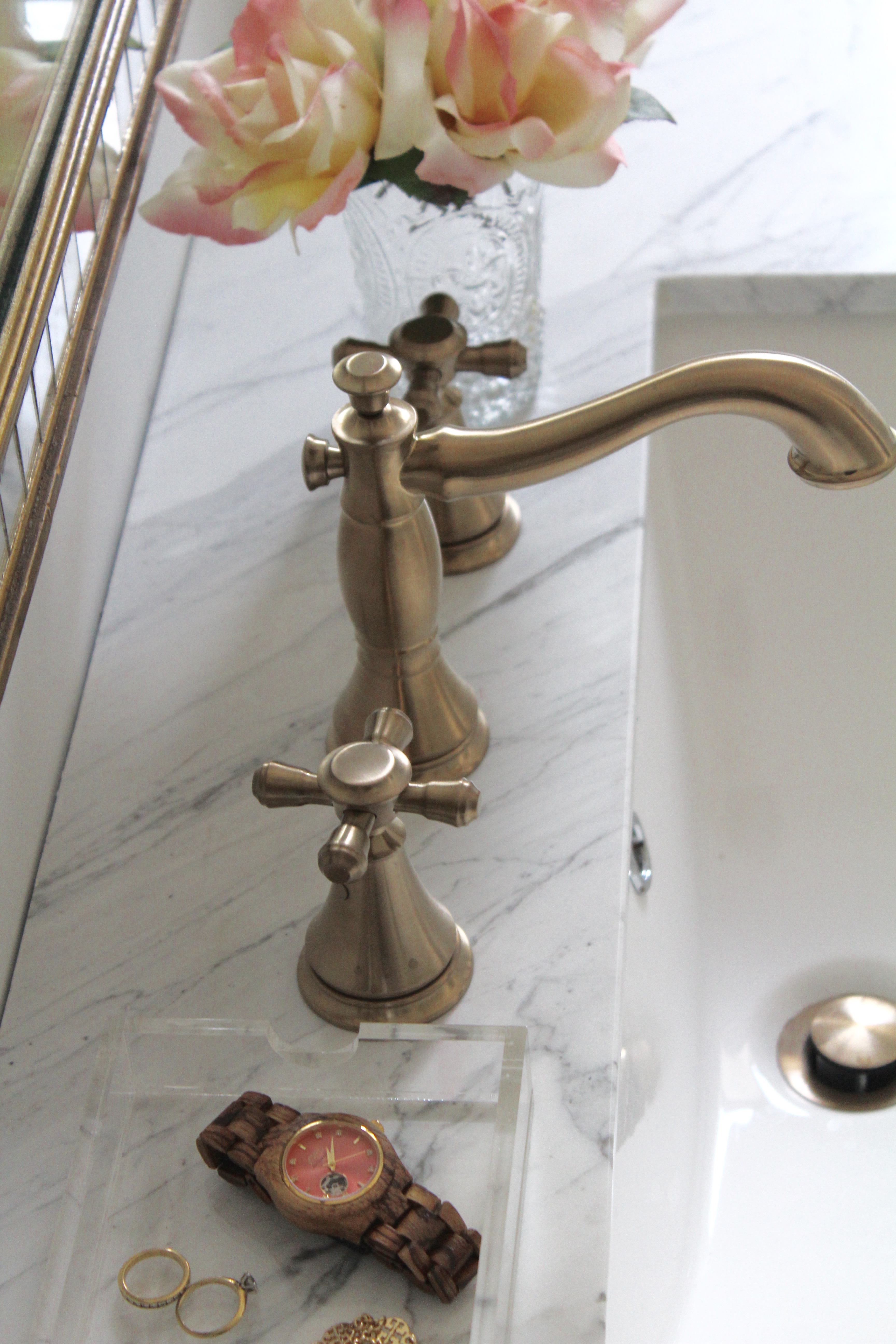 delta_faucet_cassidy_champagne_bronze_lucite_tray