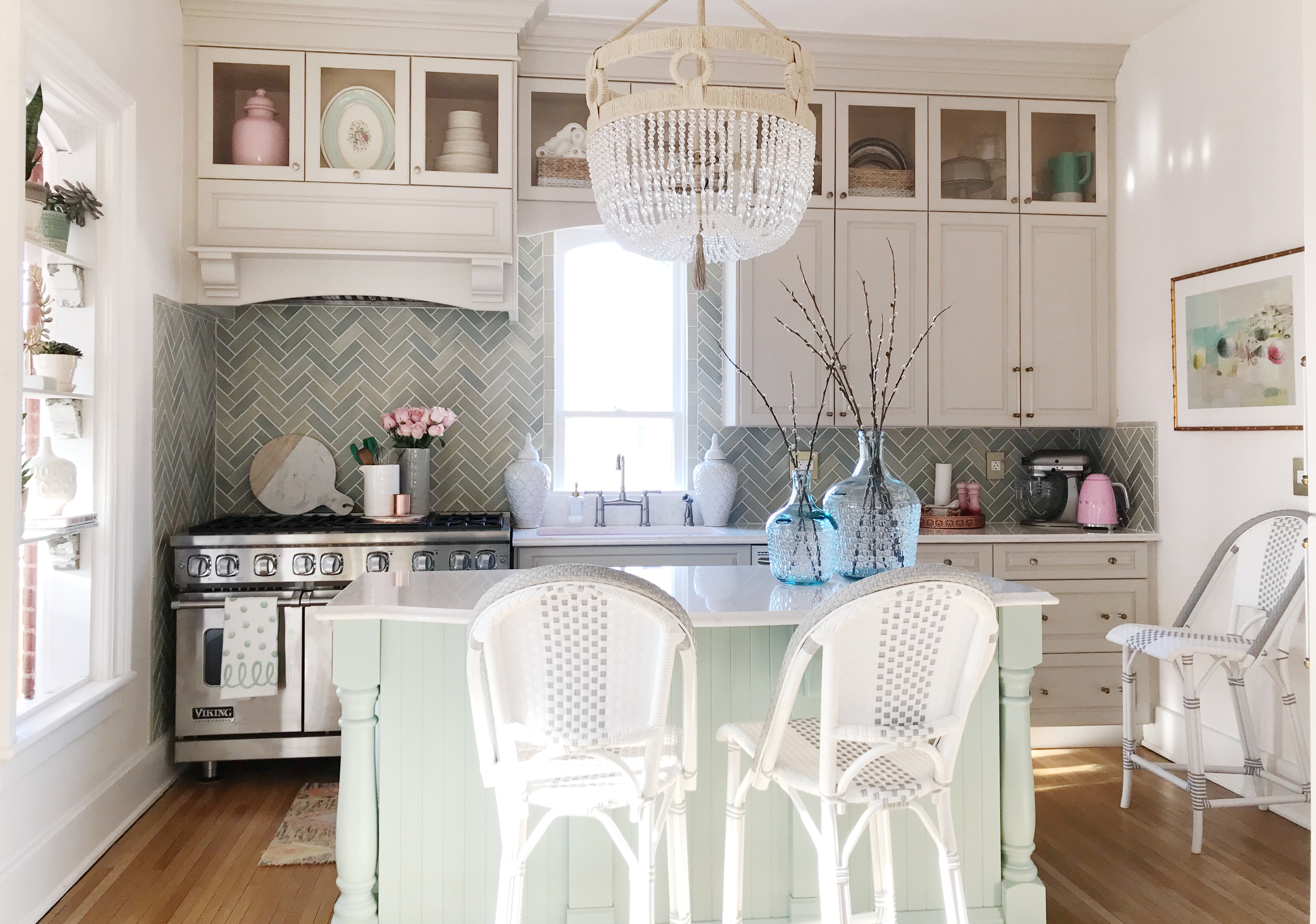 How to Add Decor Accessories to Your Kitchen - The Leslie Style