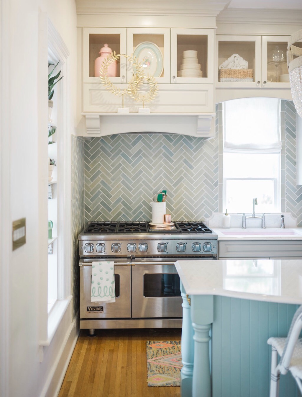 https://thelesliestyle.com/wp-content/uploads/2018/06/how-to-run-kitchen-cabinets-across-a-low-window-the-leslie-style.jpg