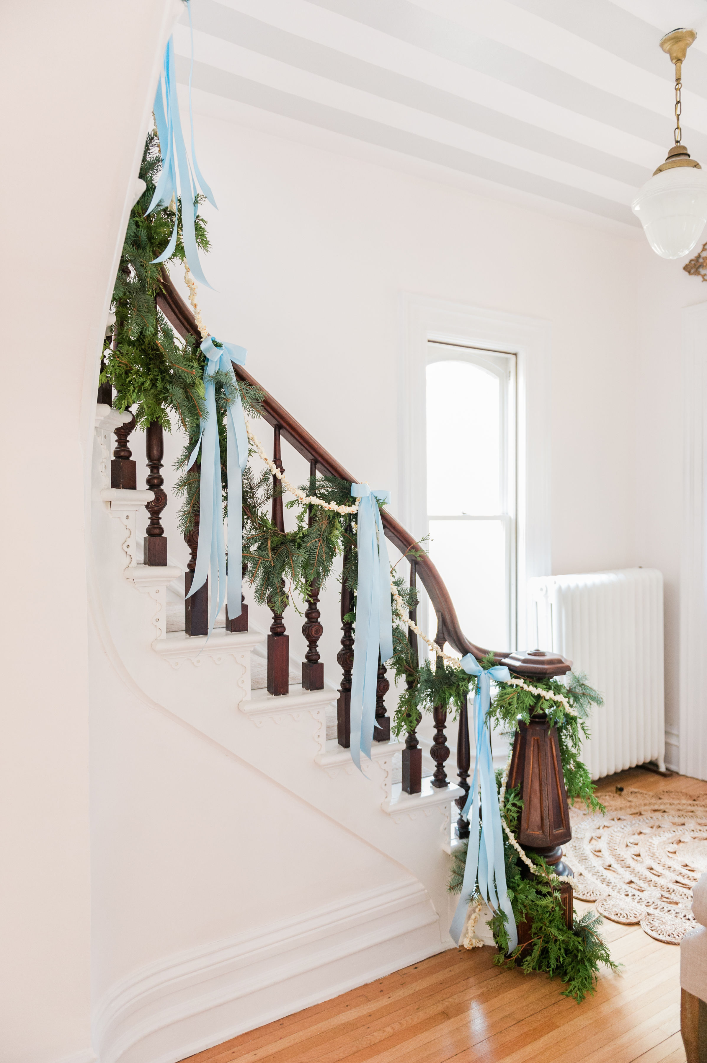 Christmas Entryway - The Leslie Style
