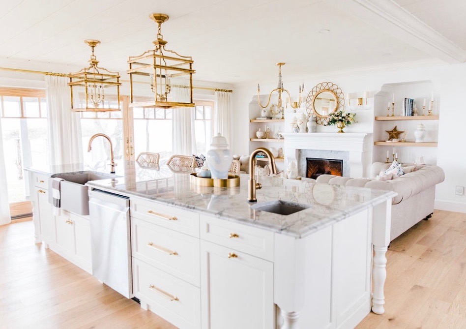 https://thelesliestyle.com/wp-content/uploads/2020/02/island-prep-area-gold-mykonos-lanterns-marble-counters.jpg