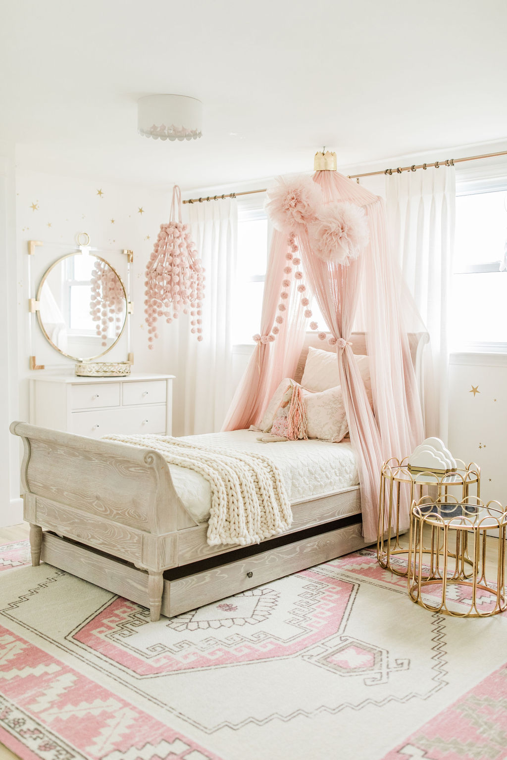 Juliette's Champagne and Gold Bedroom Reveal - The Leslie Style