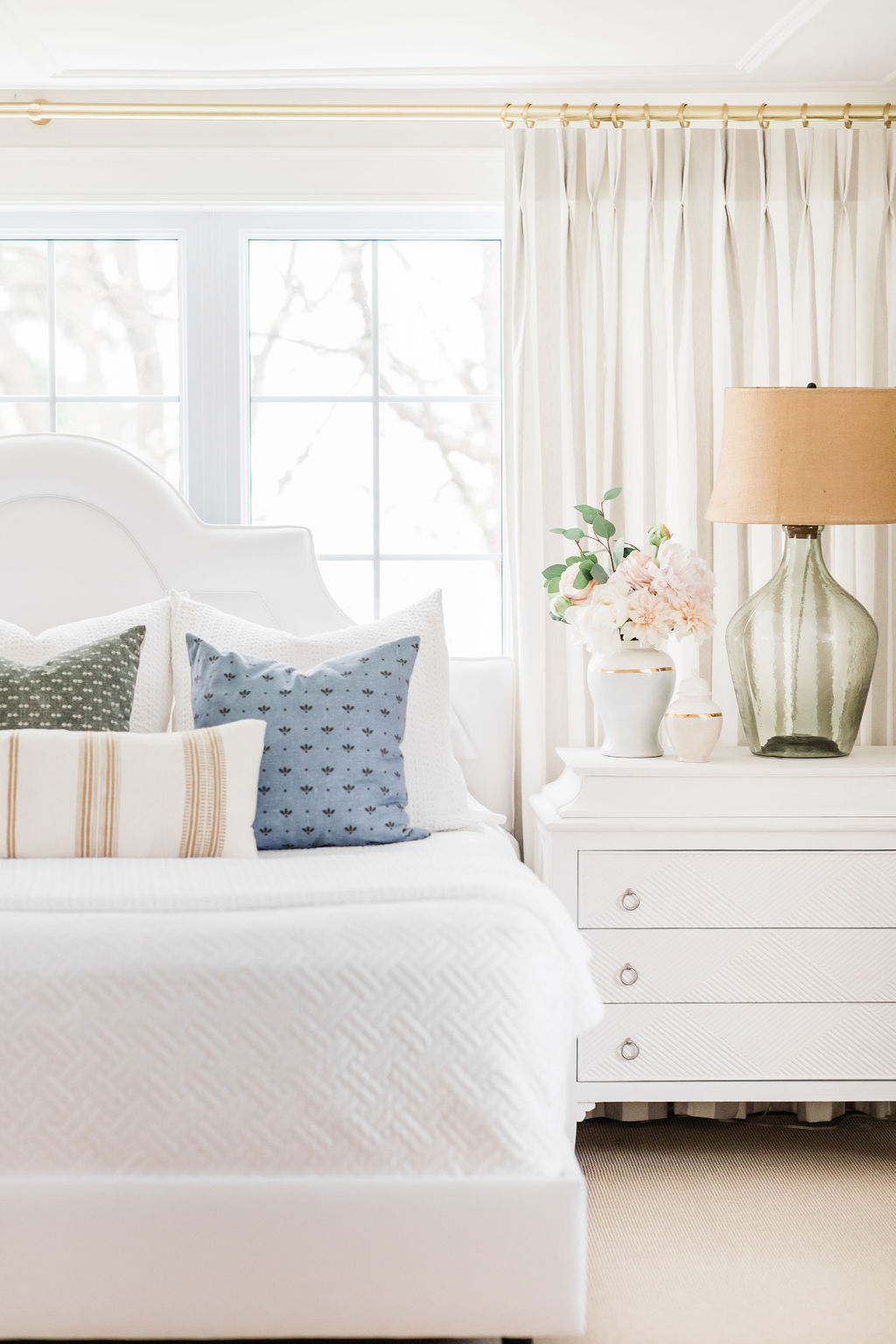 Lakehouse Master Bedroom Reveal at last! - The Leslie Style